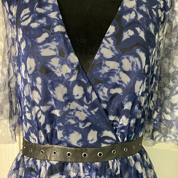 Bcbgmaxazria blue tulle with leather around waist size 8 3 layers in front new. - Picture 4 of 4